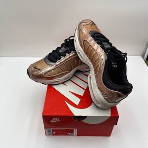 🧡🖤🧡 AIR MAX TAILWIND IV
